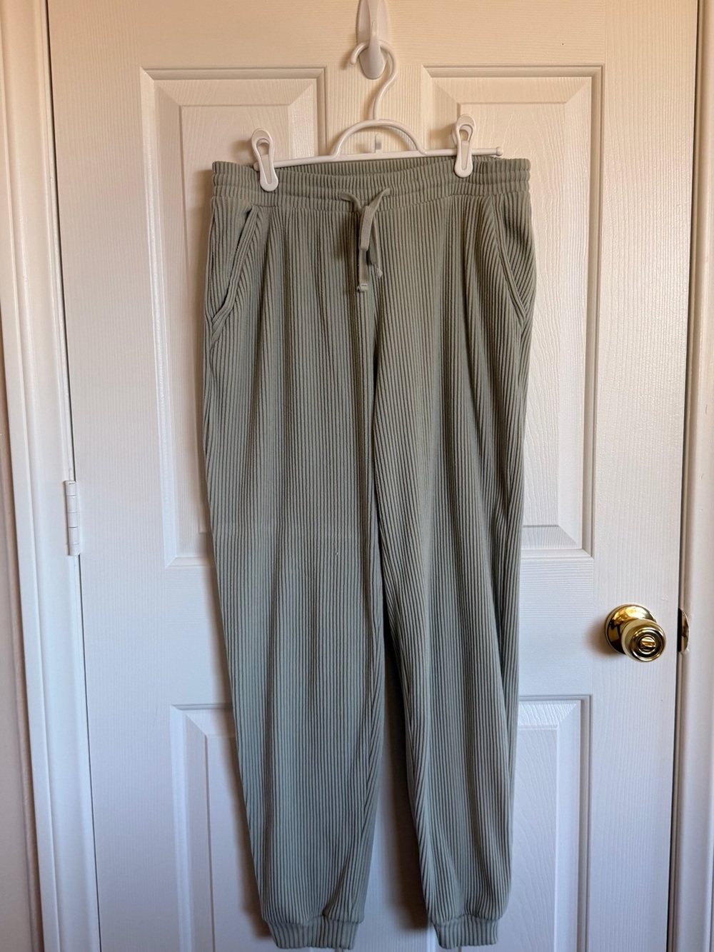 Abercrombie Women’s Ribbed Sage Green Drawstring Sunday Jogger Pants